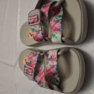 Chaco Chillo Size 7 Women's Tie-dye Sandal/Slipper With Adjustable Strap.
